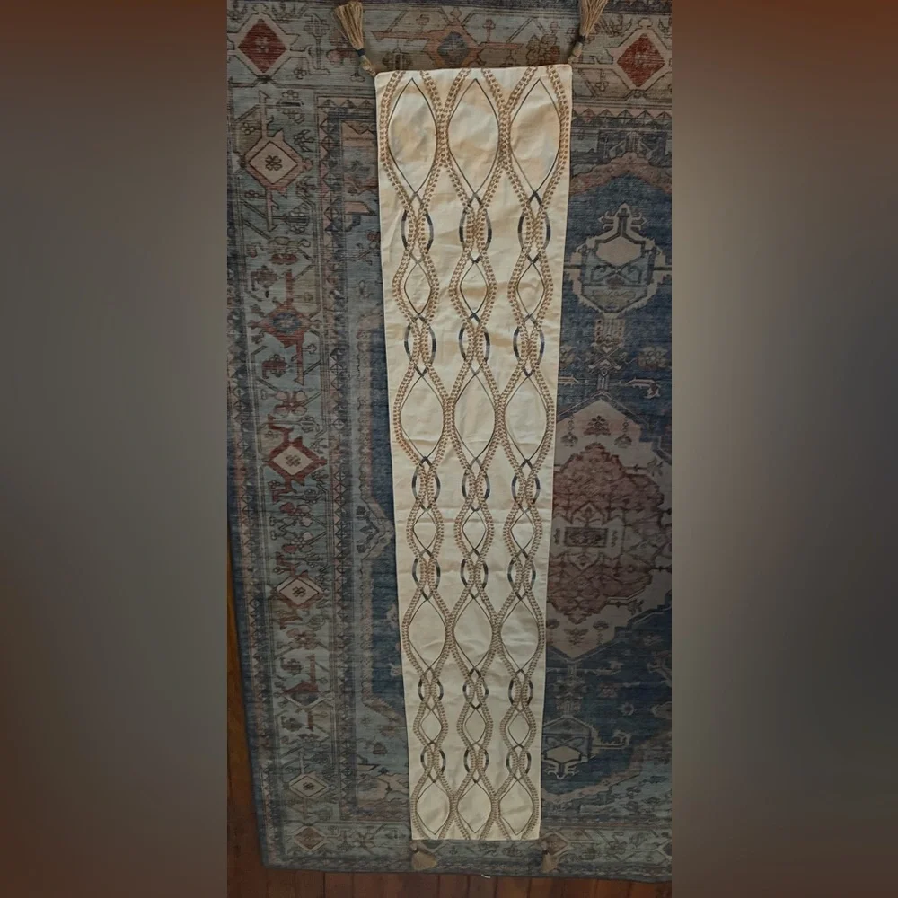 3/$15 🌟 Pier 1 Imports Embroidered Table Runner Neutral Boho